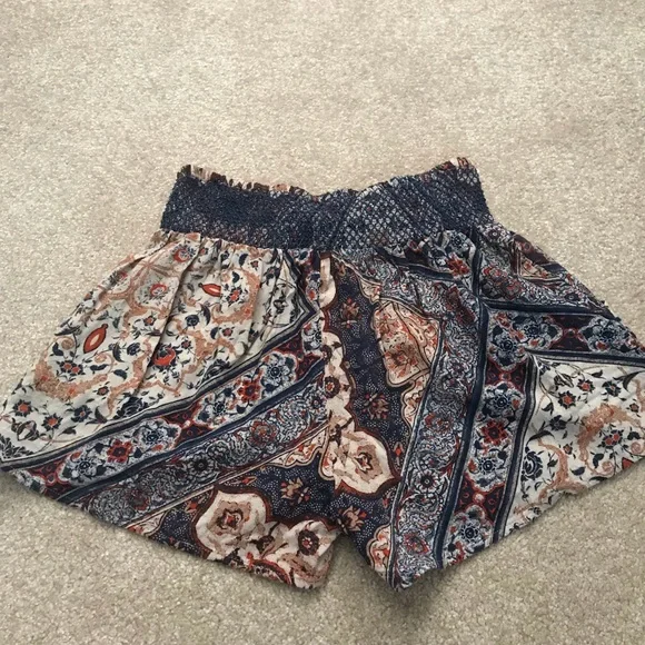 Others Follow - Patterned shorts - Picture 2 of 6